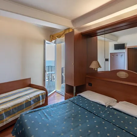Mondial Hotel 3*
